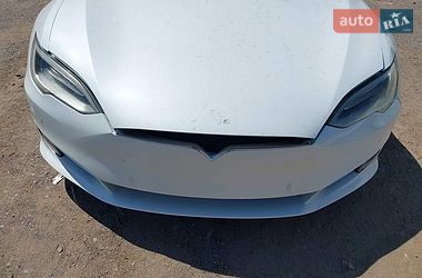 Лифтбек Tesla Model S 2018 в Черновцах