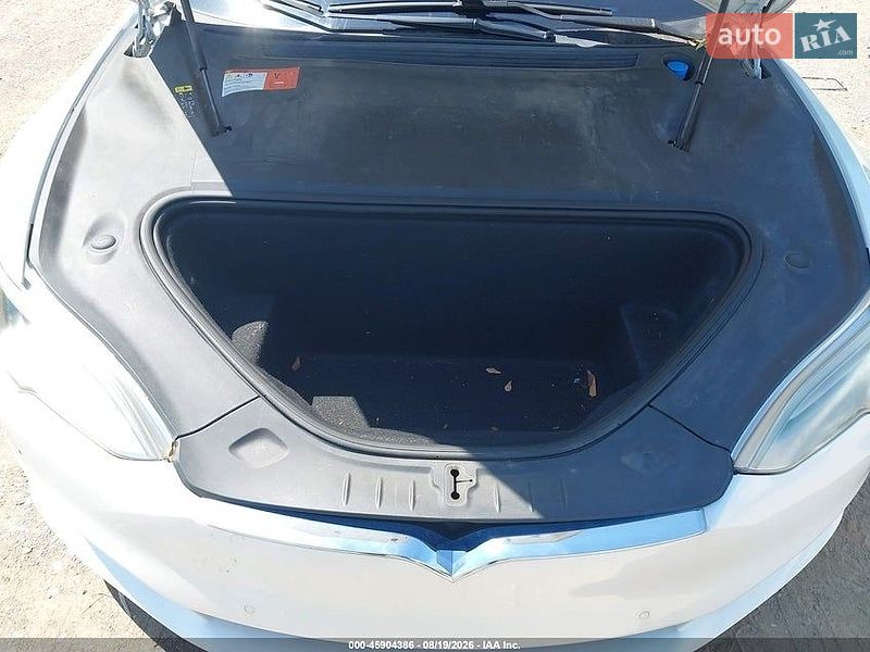 Лифтбек Tesla Model S 2018 в Черновцах
