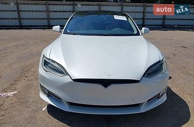 Лифтбек Tesla Model S 2018 в Черновцах