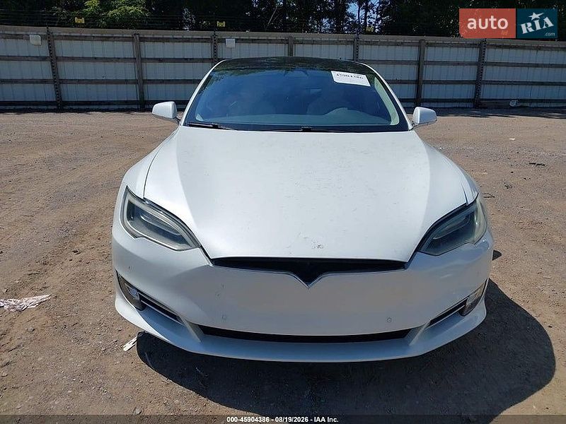 Лифтбек Tesla Model S 2018 в Черновцах