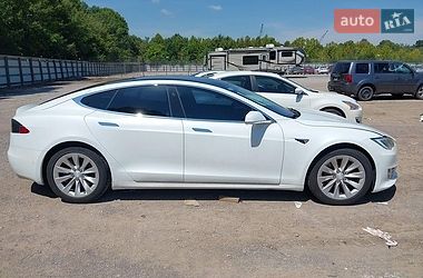 Лифтбек Tesla Model S 2018 в Черновцах