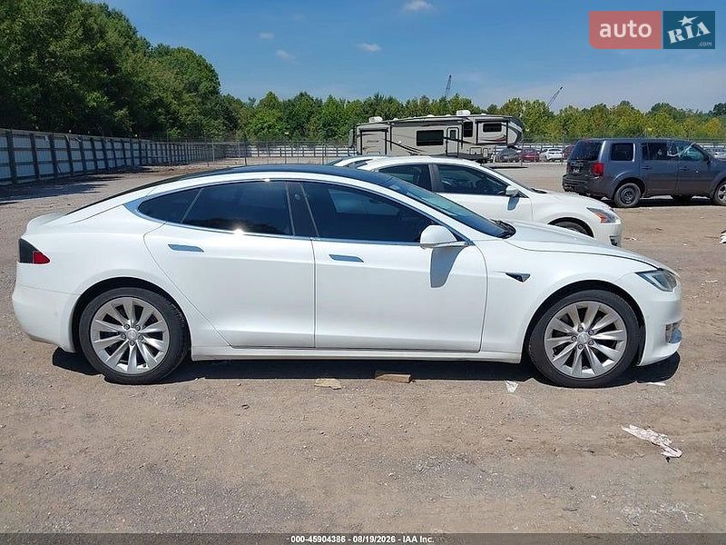 Лифтбек Tesla Model S 2018 в Черновцах
