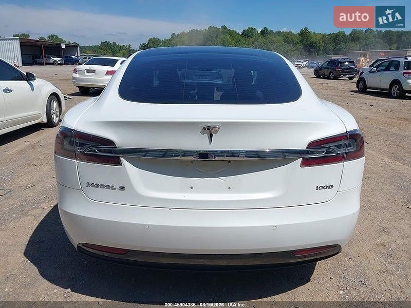 Лифтбек Tesla Model S 2018 в Черновцах