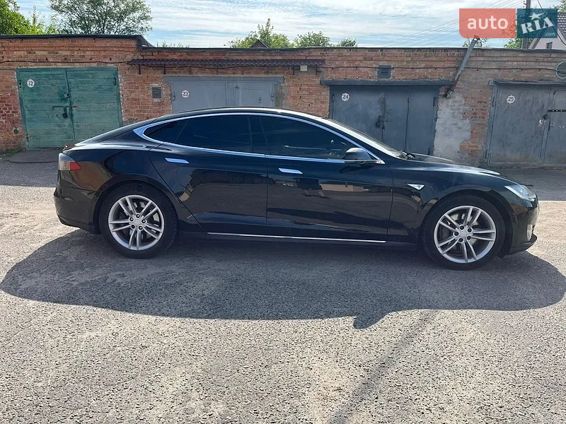 Tesla Model S 2015