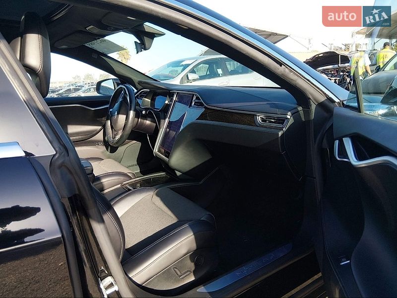 Лифтбек Tesla Model S 2017 в Тернополе