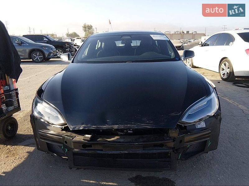 Лифтбек Tesla Model S 2017 в Тернополе