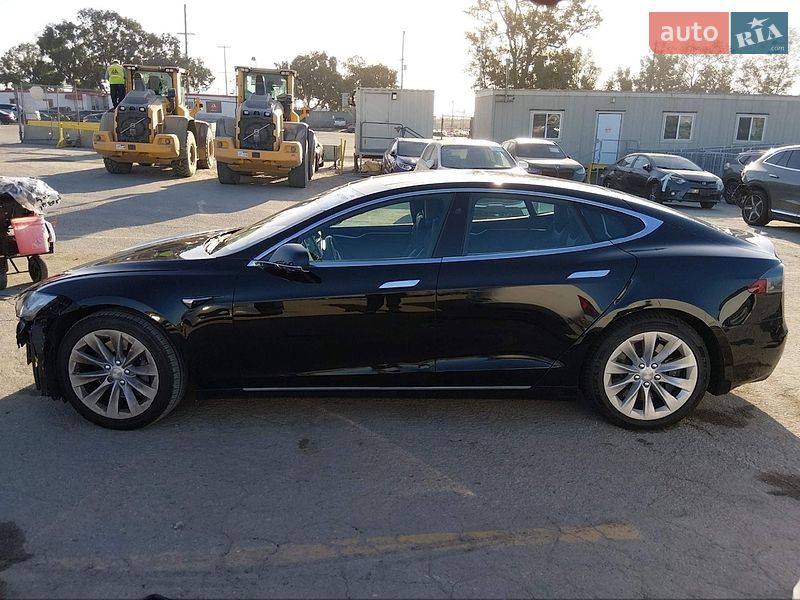 Лифтбек Tesla Model S 2017 в Тернополе