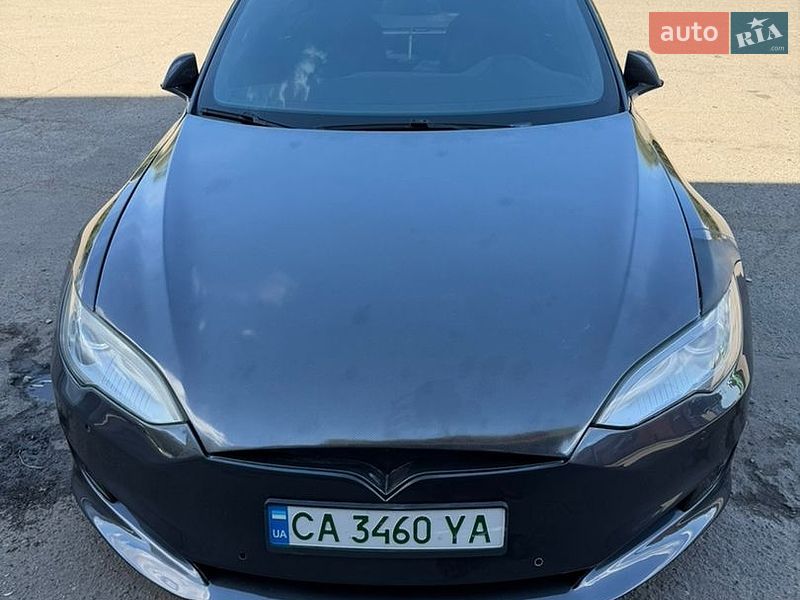 Лифтбек Tesla Model S 2014 в Смеле