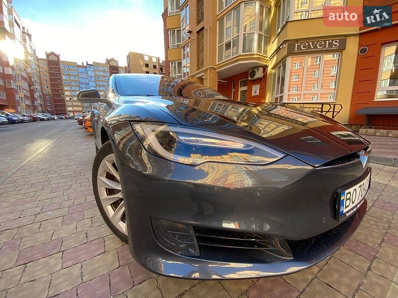 Лифтбек Tesla Model S 2016 в Тернополе фото Лифтбек Tesla Model S 2016 в Тернополе