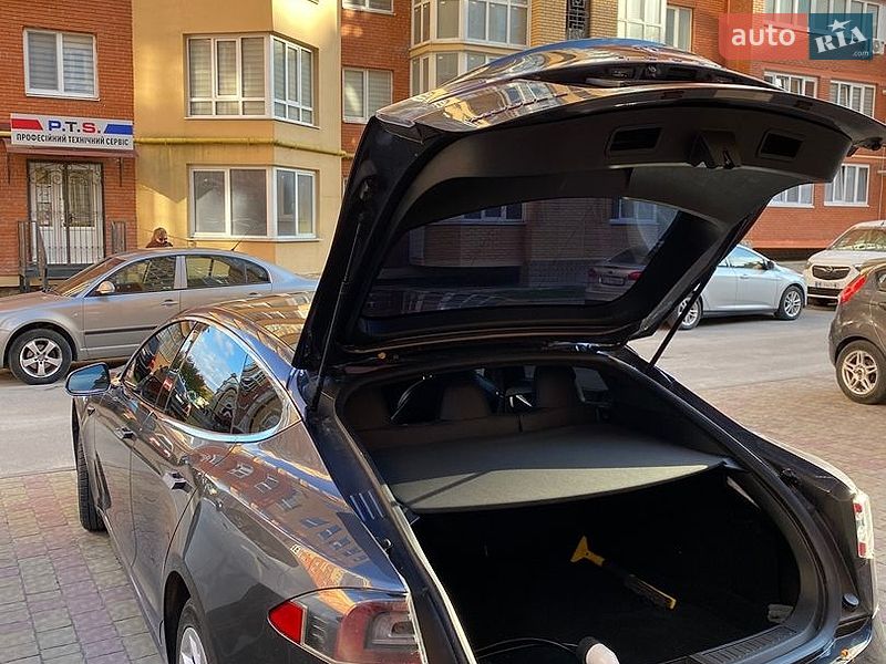 Лифтбек Tesla Model S 2016 в Тернополе фото 13 Лифтбек Tesla Model S 2016 в Тернополе