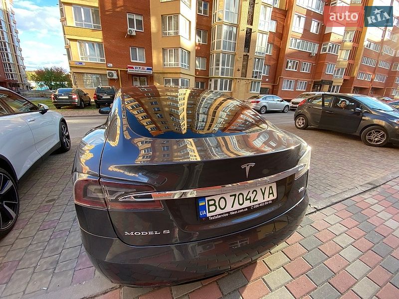 Лифтбек Tesla Model S 2016 в Тернополе фото 14 Лифтбек Tesla Model S 2016 в Тернополе