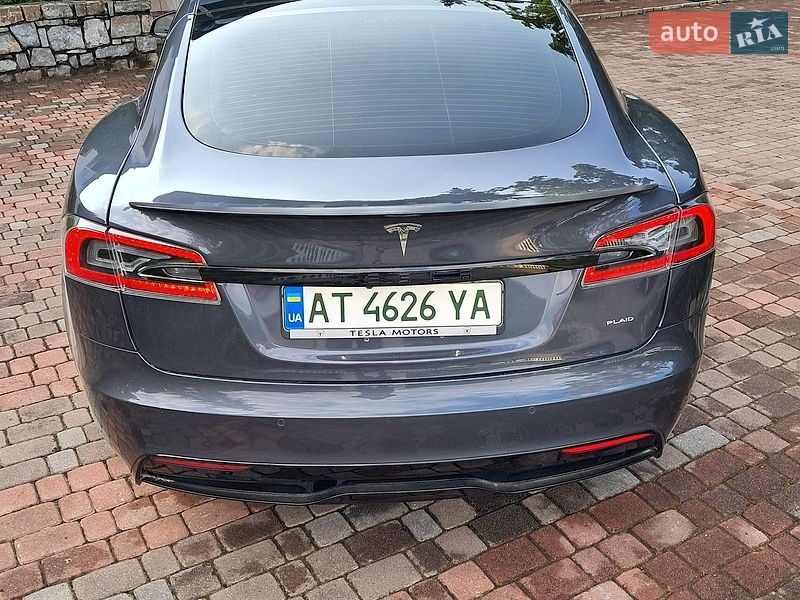Лифтбек Tesla Model S 2021 в Коломые