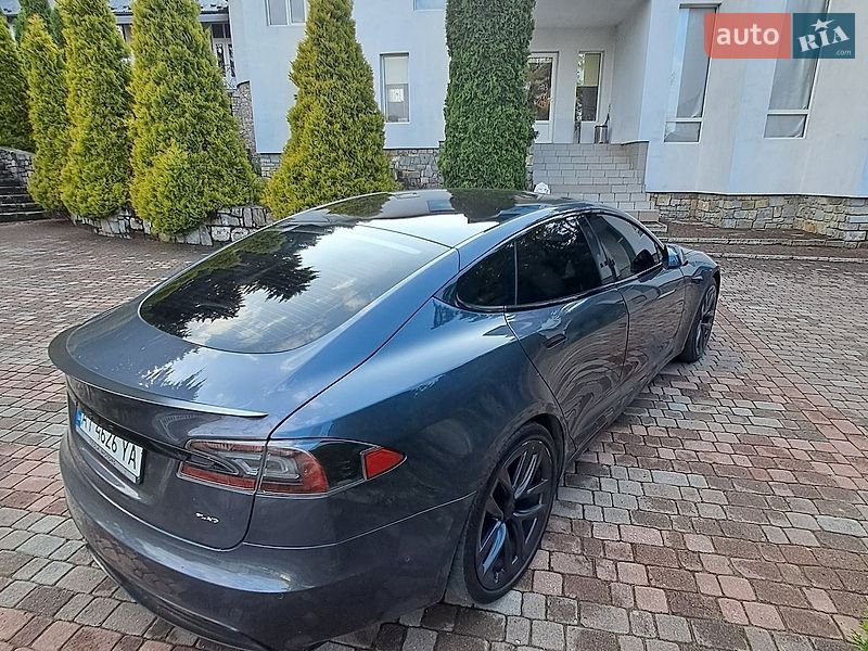 Лифтбек Tesla Model S 2021 в Коломые