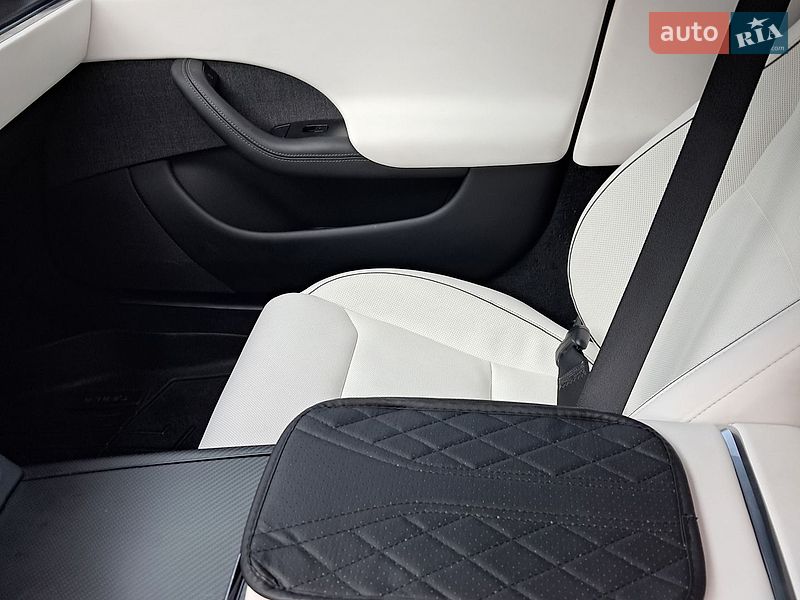 Лифтбек Tesla Model S 2021 в Коломые