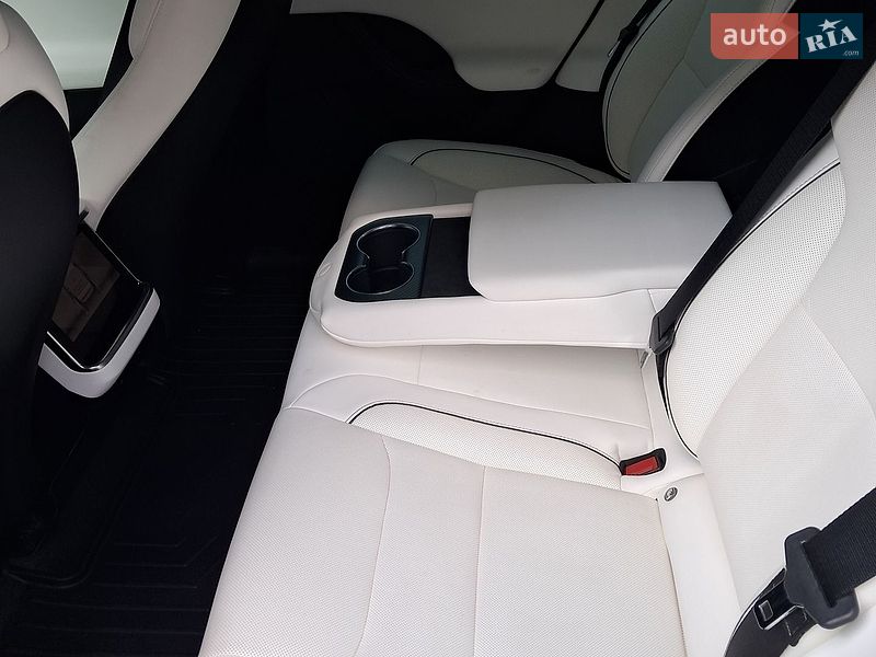 Лифтбек Tesla Model S 2021 в Коломые