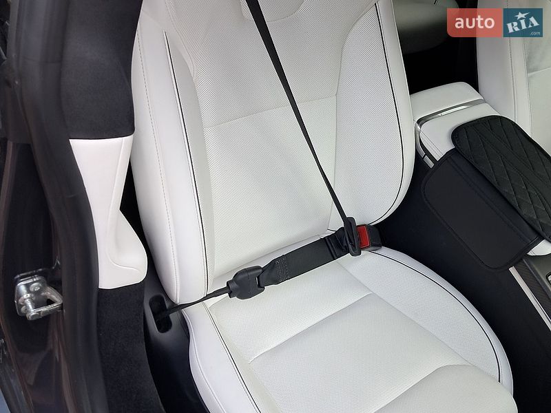 Лифтбек Tesla Model S 2021 в Коломые