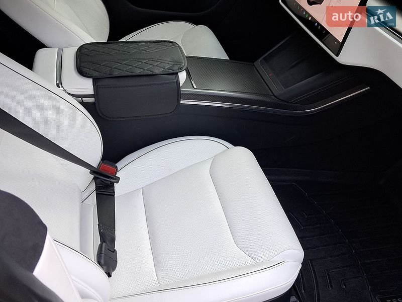 Лифтбек Tesla Model S 2021 в Коломые