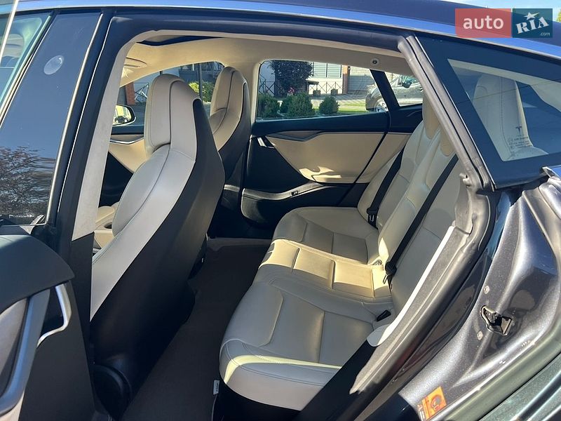 Ліфтбек Tesla Model S 2018 в Луцьку