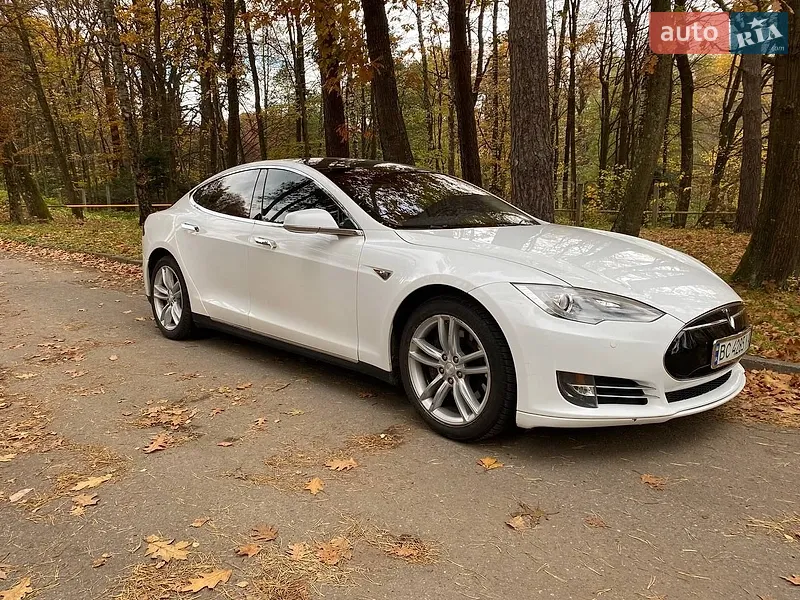 Tesla Model S 2013