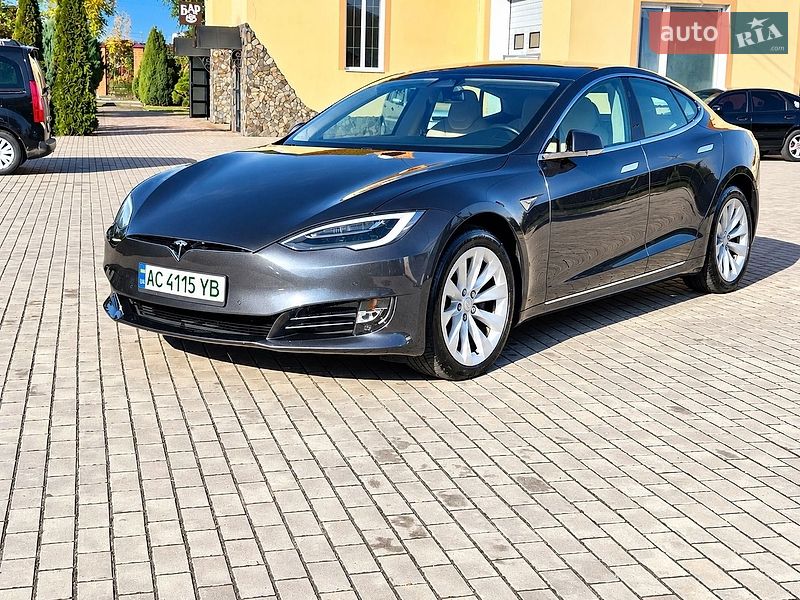 Ліфтбек Tesla Model S 2018 в Луцьку