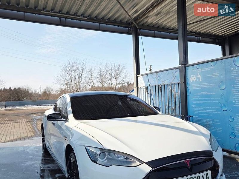 Tesla Model S 2013