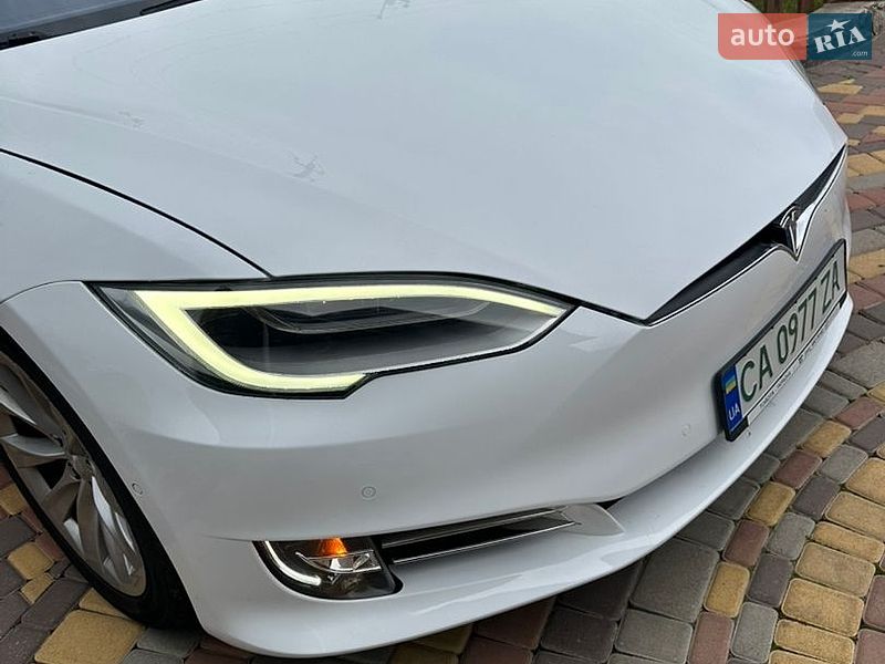 Лифтбек Tesla Model S 2016 в Кропивницком