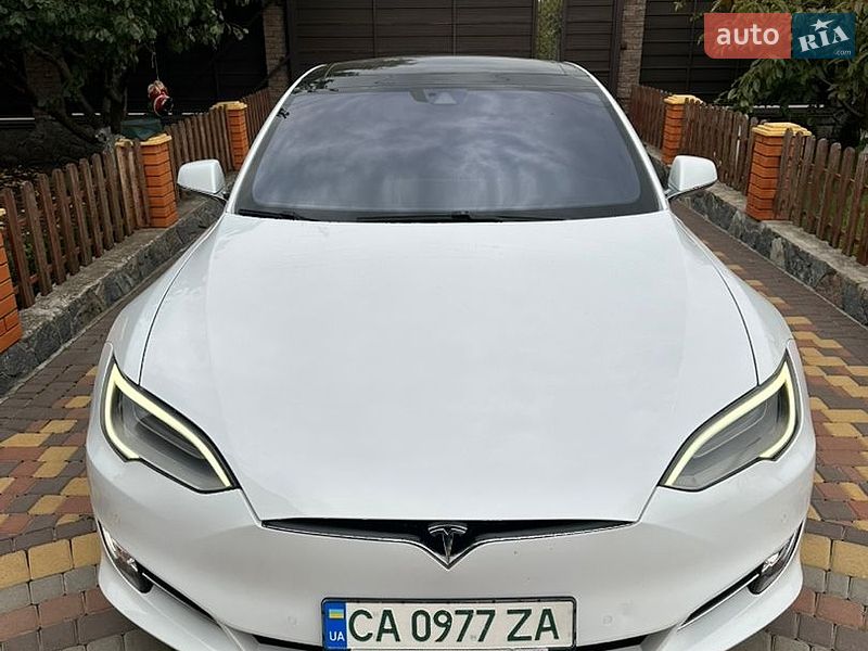 Лифтбек Tesla Model S 2016 в Кропивницком