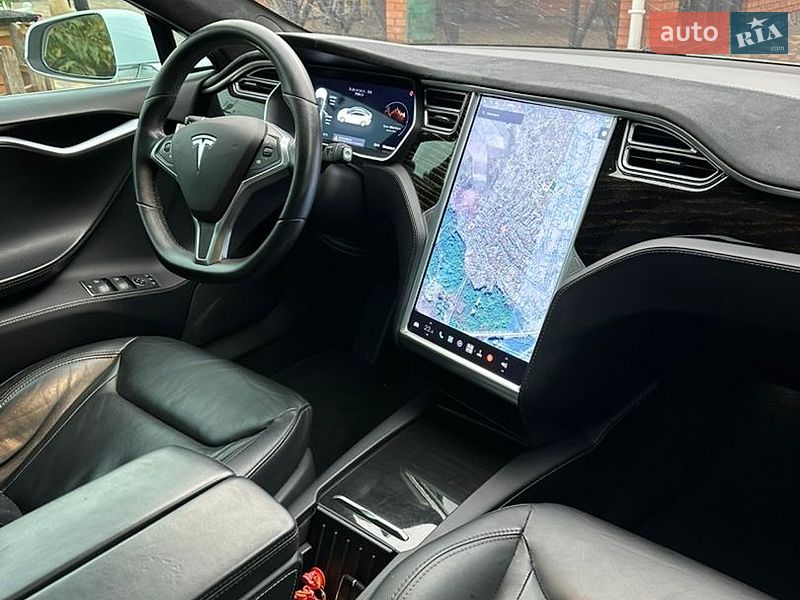 Лифтбек Tesla Model S 2016 в Кропивницком