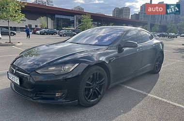 Лифтбек Tesla Model S 2013 в Львове Лифтбек Tesla Model S 2013 в Львове