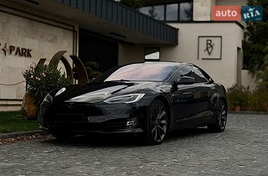 Ліфтбек Tesla Model S 2017 в Львові