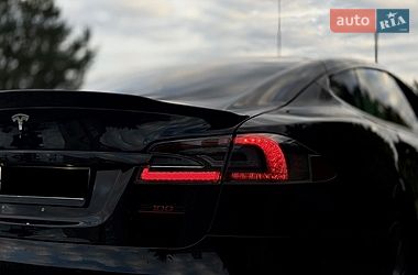 Лифтбек Tesla Model S 2017 в Львове