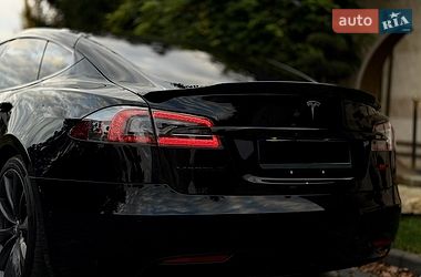 Лифтбек Tesla Model S 2017 в Львове