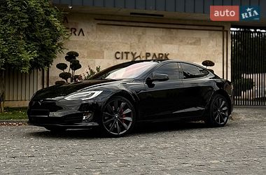 Лифтбек Tesla Model S 2017 в Львове