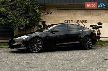 Лифтбек Tesla Model S 2017 в Львове