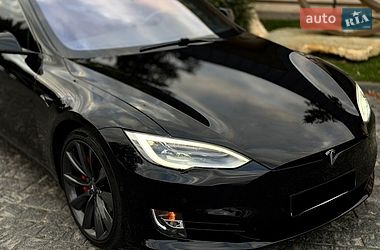 Лифтбек Tesla Model S 2017 в Львове