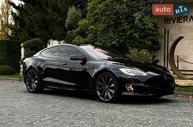 Лифтбек Tesla Model S 2017 в Львове