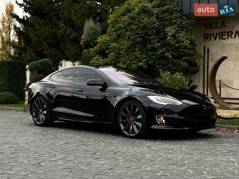 Лифтбек Tesla Model S 2017 в Львове