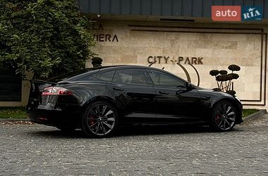 Лифтбек Tesla Model S 2017 в Львове