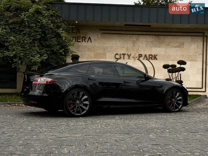 Лифтбек Tesla Model S 2017 в Львове