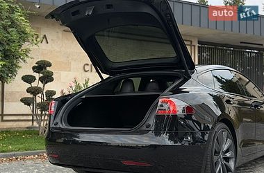 Лифтбек Tesla Model S 2017 в Львове
