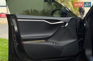 Лифтбек Tesla Model S 2017 в Львове