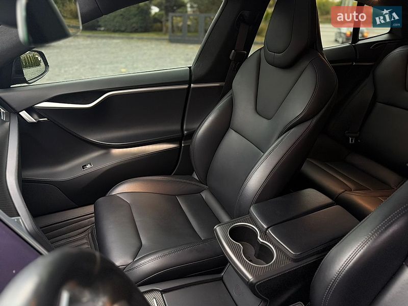 Лифтбек Tesla Model S 2017 в Львове