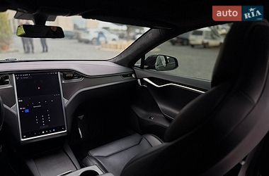 Лифтбек Tesla Model S 2017 в Львове