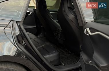 Лифтбек Tesla Model S 2017 в Львове