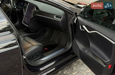 Лифтбек Tesla Model S 2017 в Львове