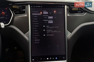 Лифтбек Tesla Model S 2017 в Львове