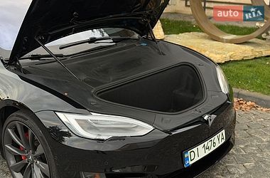 Лифтбек Tesla Model S 2017 в Львове