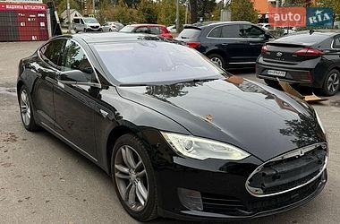 Ліфтбек Tesla Model S 2015 в Бучі