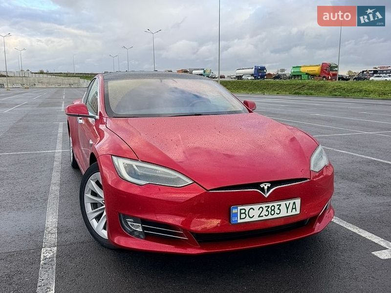 Лифтбек Tesla Model S 2018 в Львове