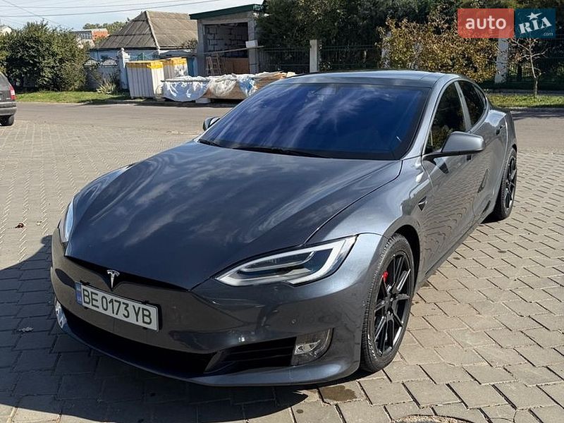 Лифтбек Tesla Model S 2018 в Николаеве
